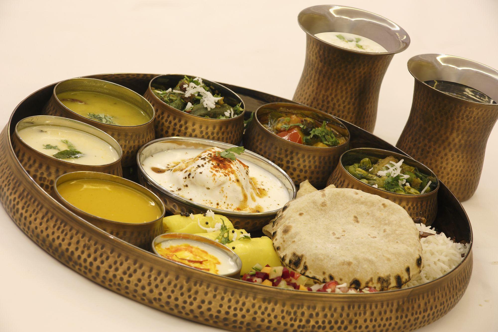 Grand Mercure Vadodara Surya Palace Kültér fotó