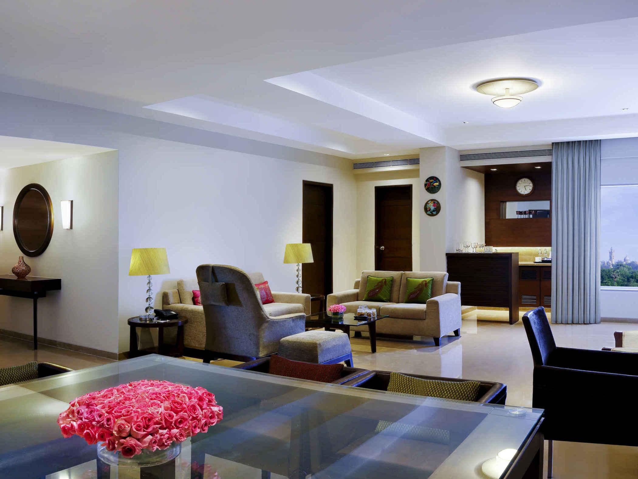 Grand Mercure Vadodara Surya Palace Kültér fotó