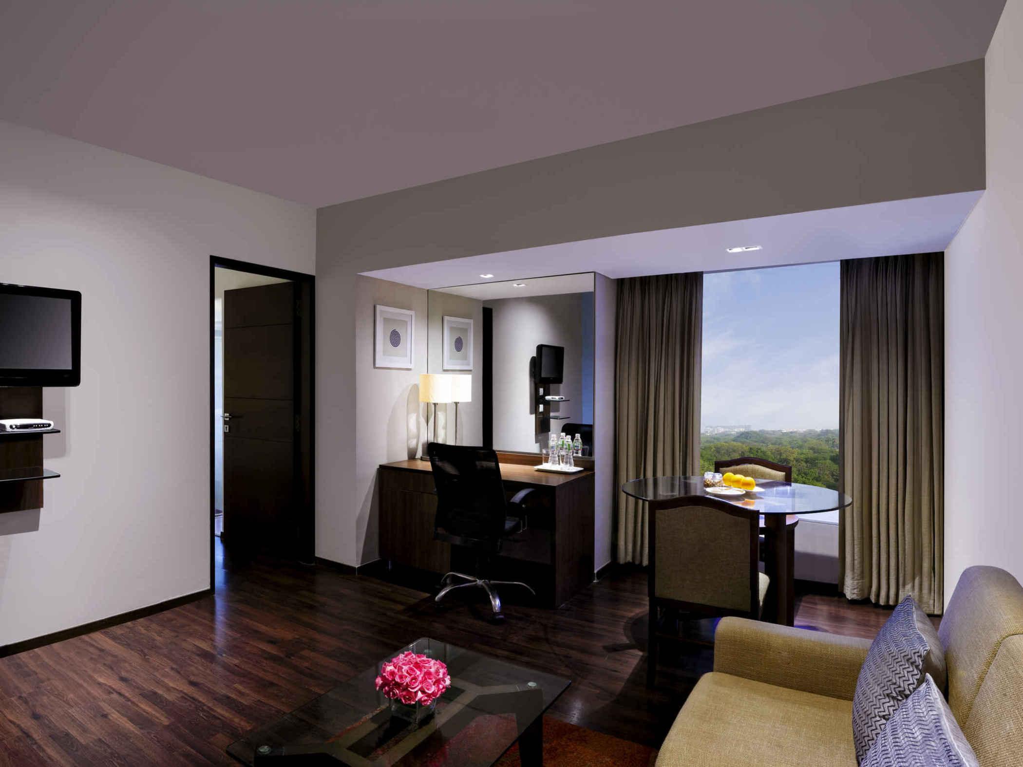 Grand Mercure Vadodara Surya Palace Kültér fotó