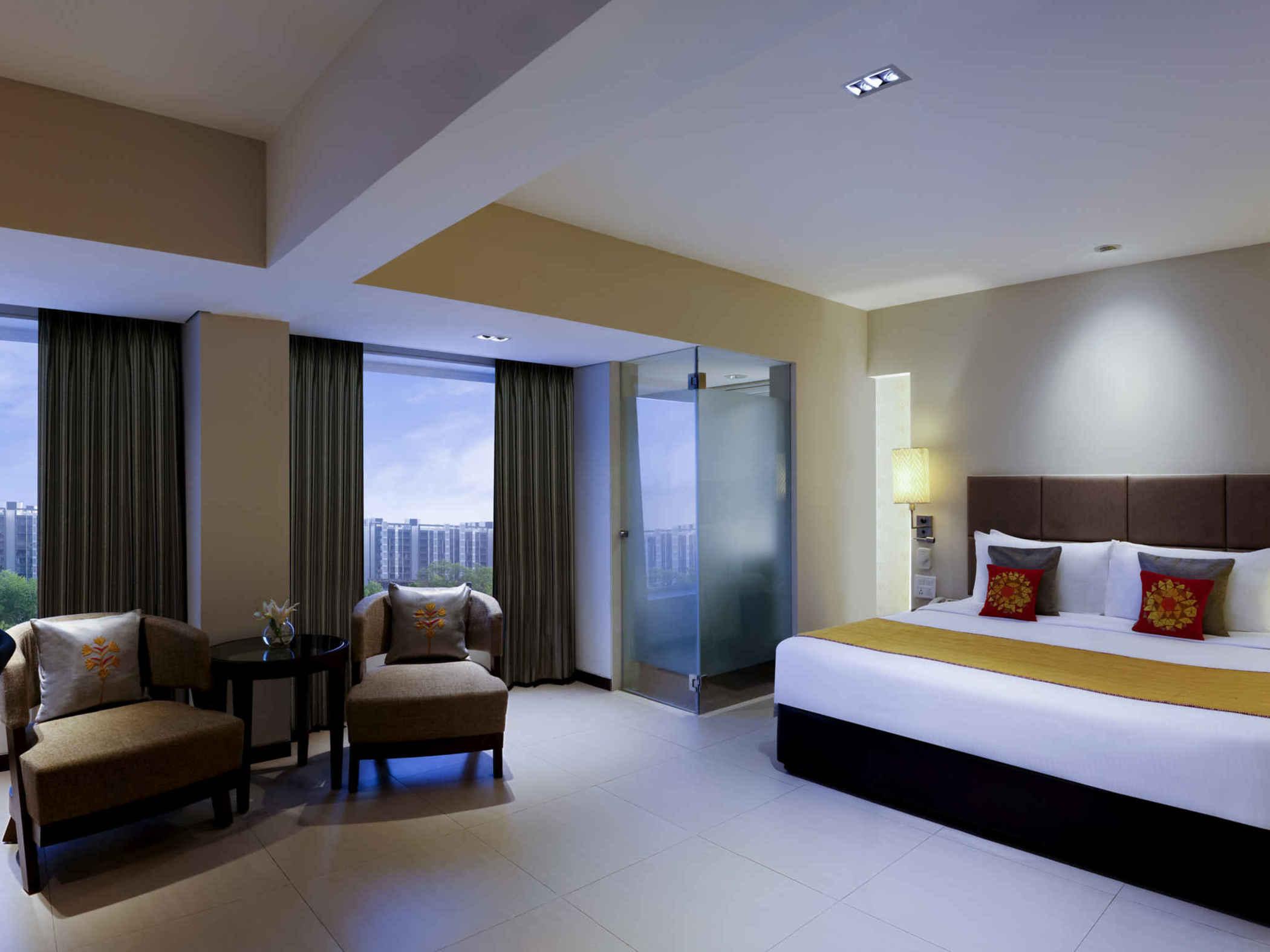 Grand Mercure Vadodara Surya Palace Kültér fotó