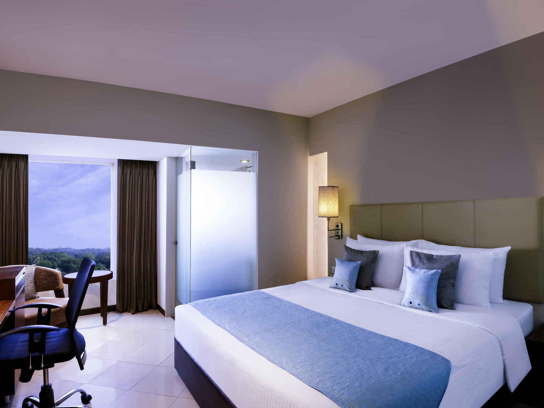 Grand Mercure Vadodara Surya Palace Kültér fotó