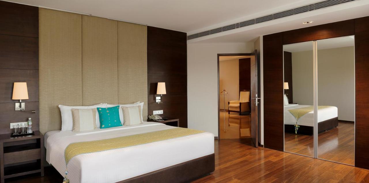 Grand Mercure Vadodara Surya Palace Kültér fotó