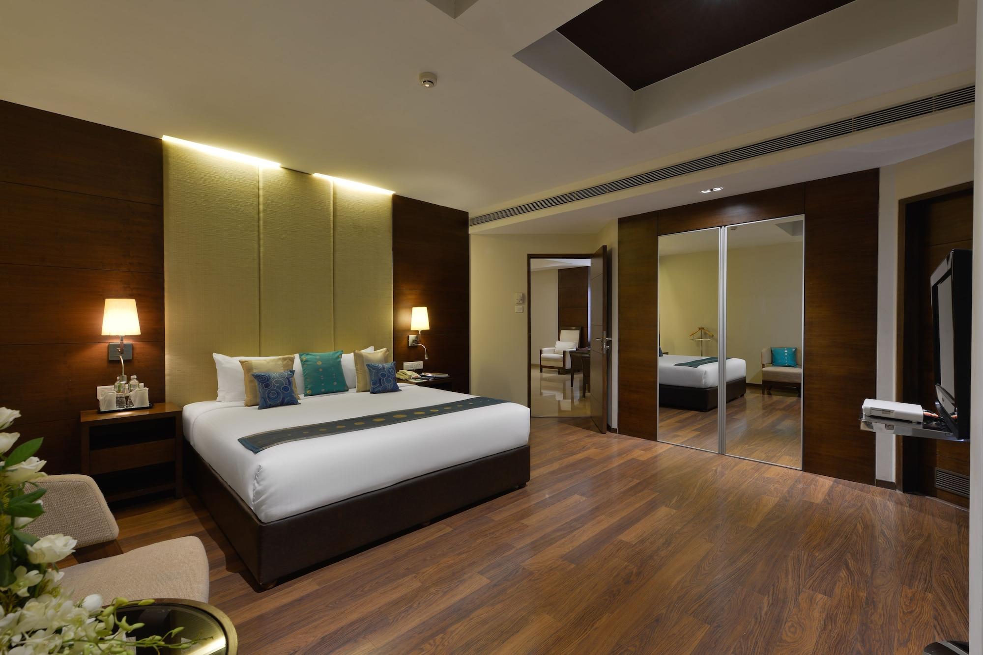 Grand Mercure Vadodara Surya Palace Kültér fotó