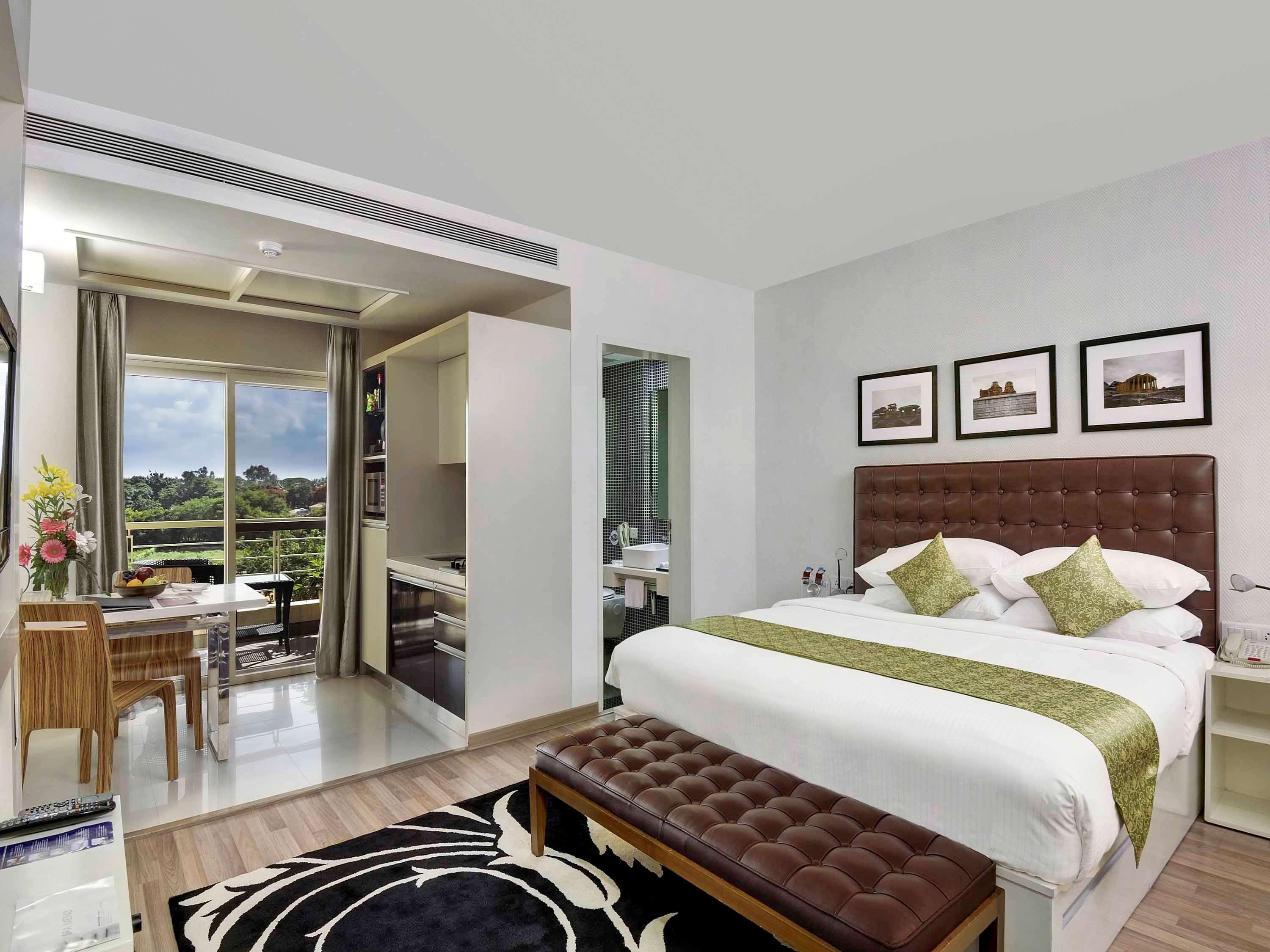 Grand Mercure Vadodara Surya Palace Kültér fotó