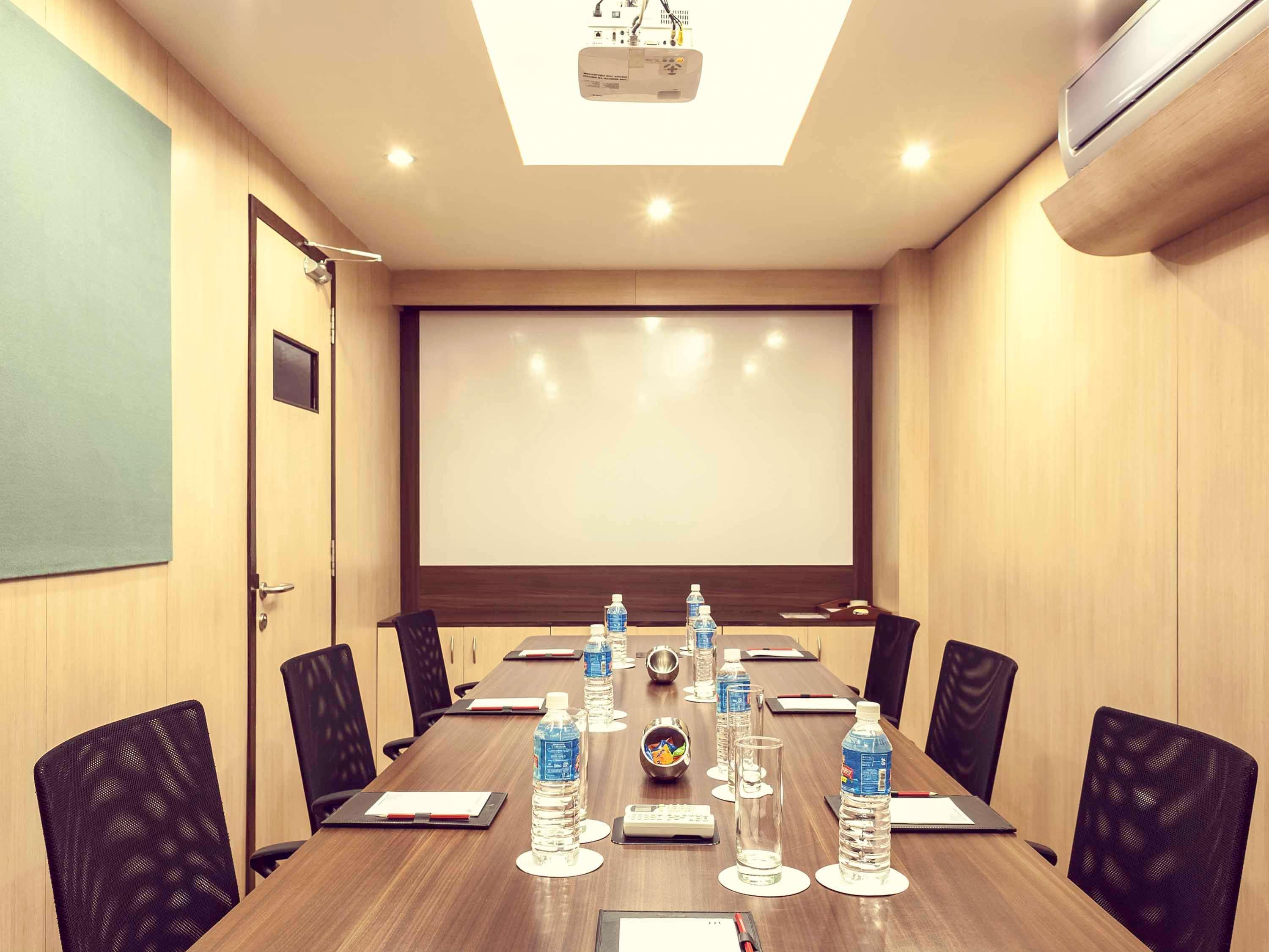 Grand Mercure Vadodara Surya Palace Kültér fotó
