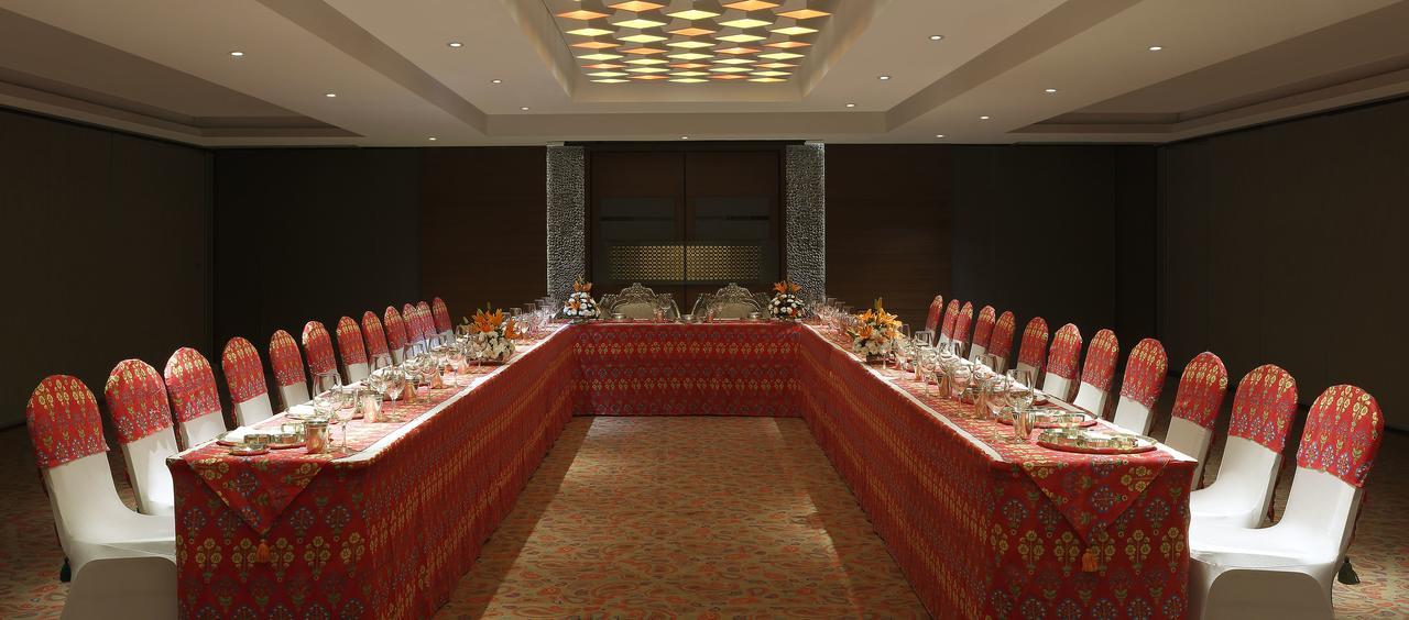 Grand Mercure Vadodara Surya Palace Kültér fotó