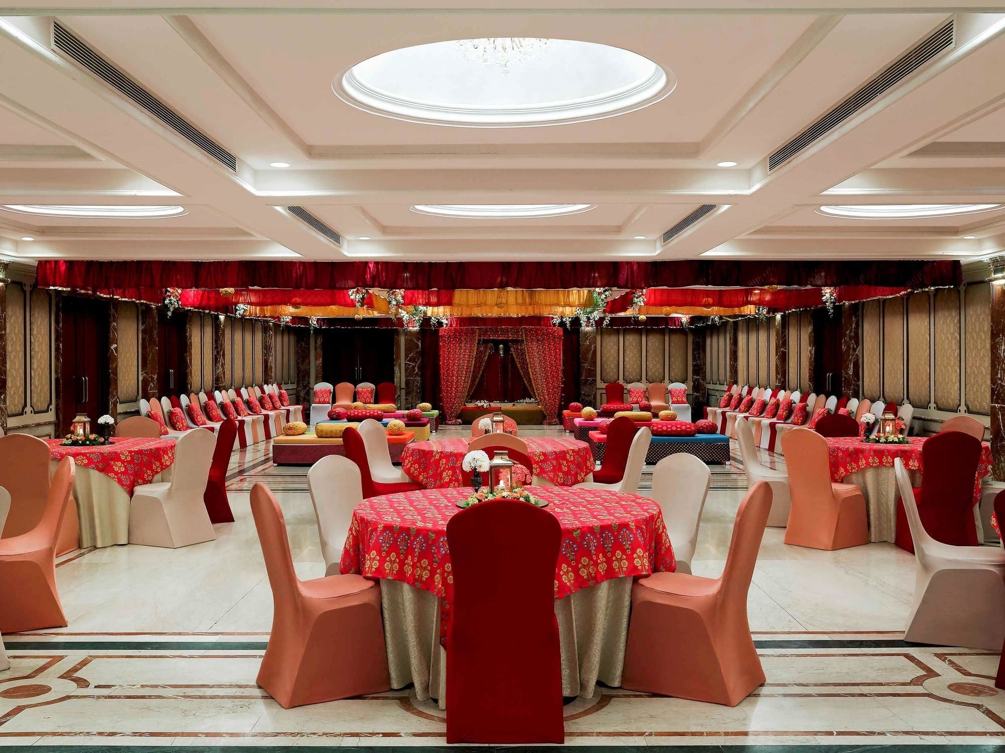 Grand Mercure Vadodara Surya Palace Kültér fotó