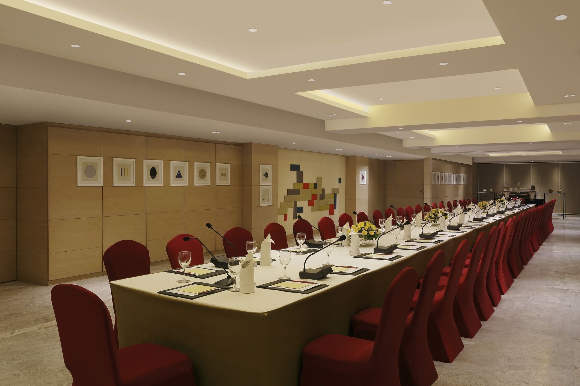 Grand Mercure Vadodara Surya Palace Kültér fotó