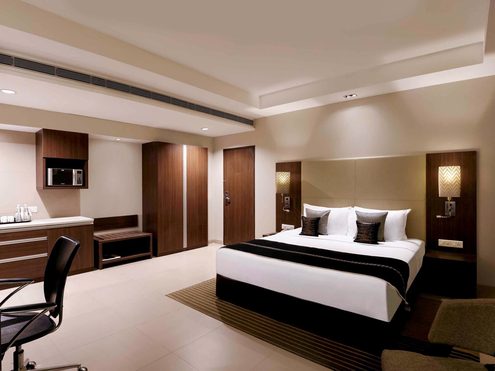 Grand Mercure Vadodara Surya Palace Kültér fotó