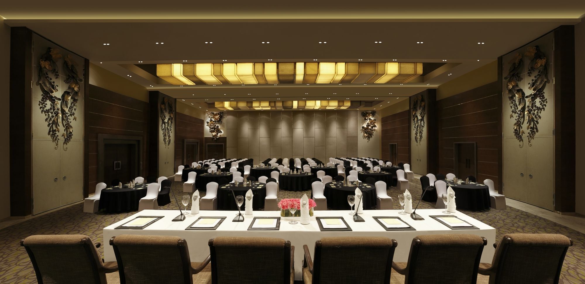 Grand Mercure Vadodara Surya Palace Kültér fotó